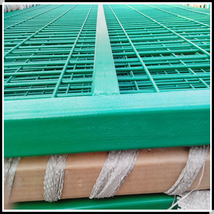 工厂批发小区厂区围栏 公路绿色隔离网 农场铁丝栅栏