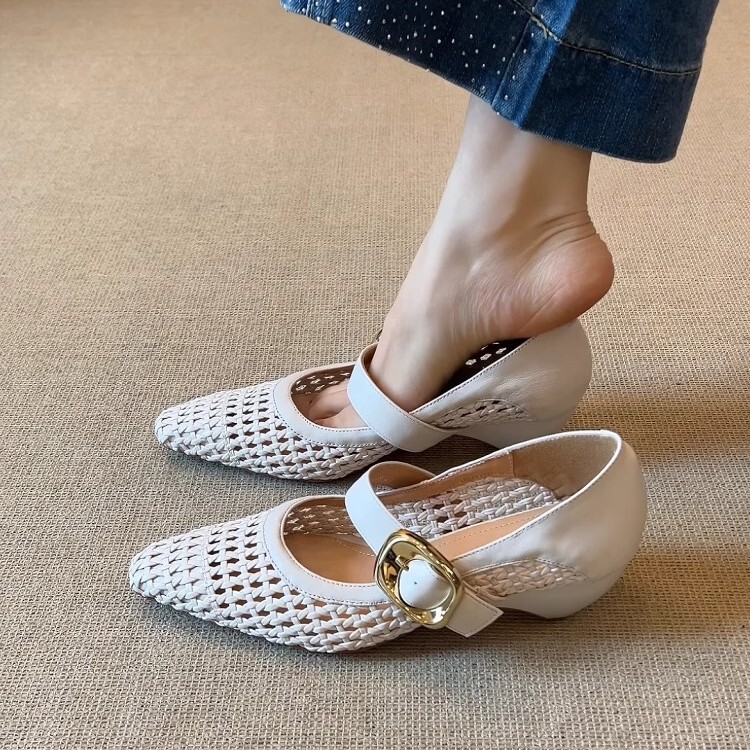 In-Stock Instant Delivery Fashion Versatile Stylish Metal Buckle Pointed-Toe Women's Woven Hollow Breathable Shallow Sandals