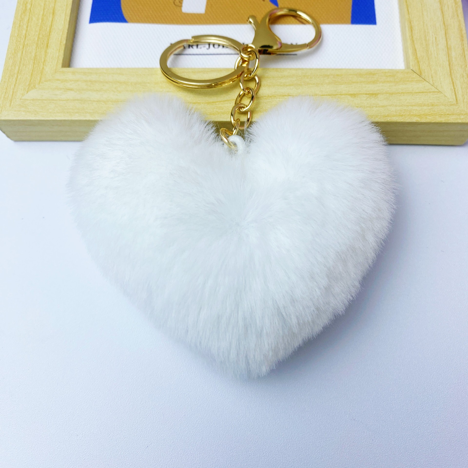 愛の毛玉キーホルダー、イミテーションウサギ毛桃型ぬいぐるみペンダント、カップル、車、バッグの飾り、ギフト、卸売、手作り