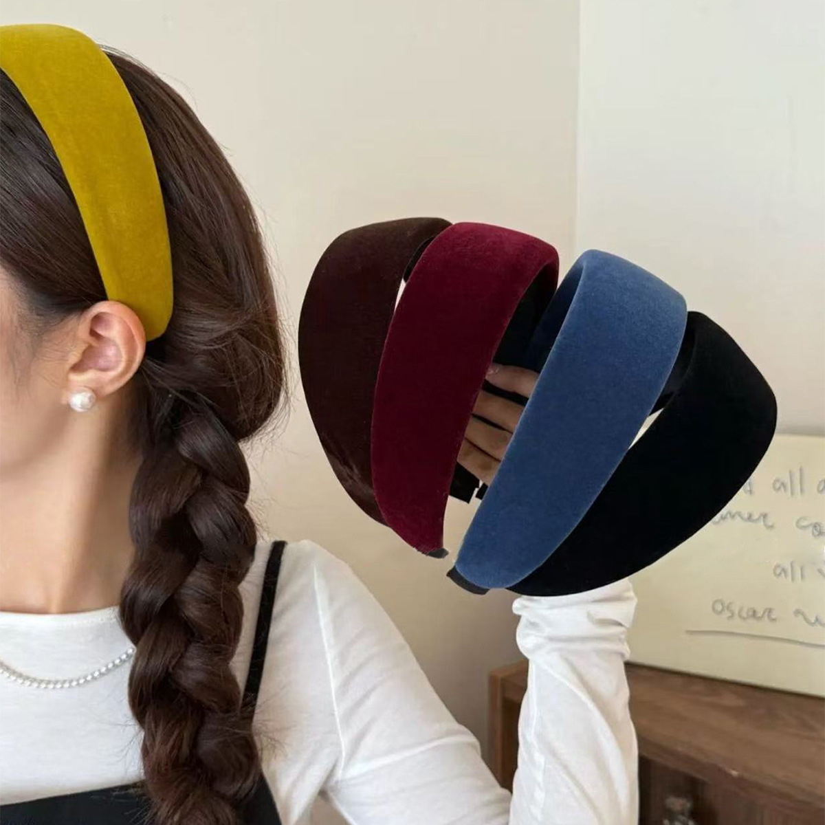 Gentle Velvet Yellow Headband for Women, 2025 Autumn and Winter New Style, High Crown Headband That Doesn'T Squeeze the Head, Makes the Face Look Smaller, Hairpin Hair Accessory