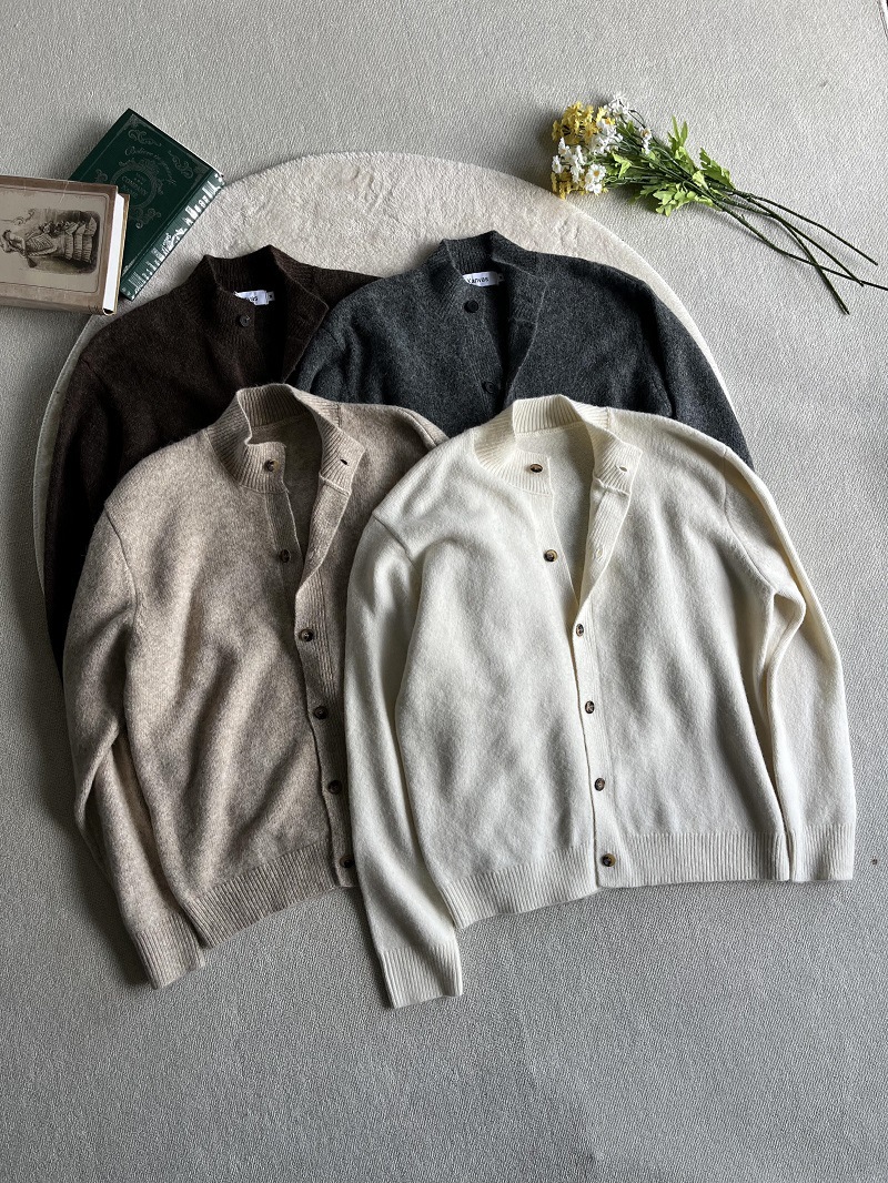 Demi-season woolen sweater for men and women