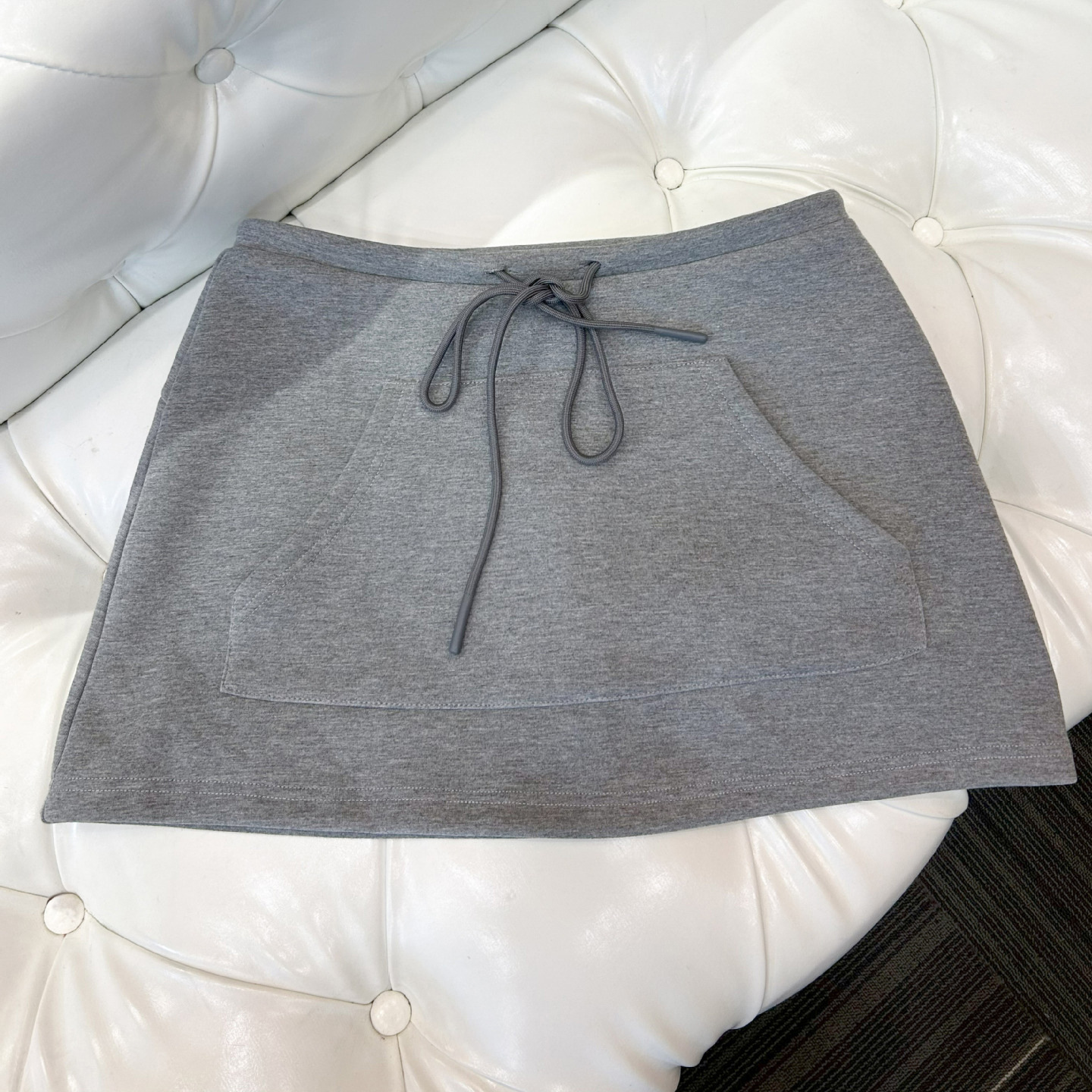 Moda de mujer, una forma de vestido corto de mujer, 24 nuevo otoño, abrigo de manga larga de cuello redondo, suéter de estilo americano de Guangzhou image 8