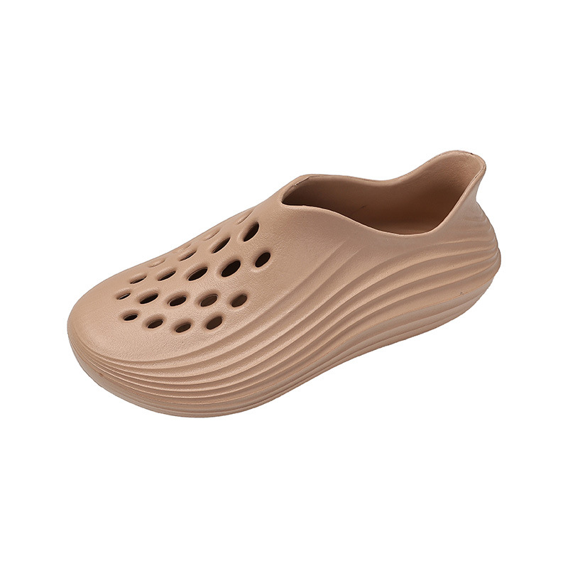 Zapatos con agujeros para parejas transfronterizas, ropa exterior para hombres, zapatillas de tacón de bolsa de altura de suela gruesa para interiores, sandalias de playa de suela blanda de moda de verano