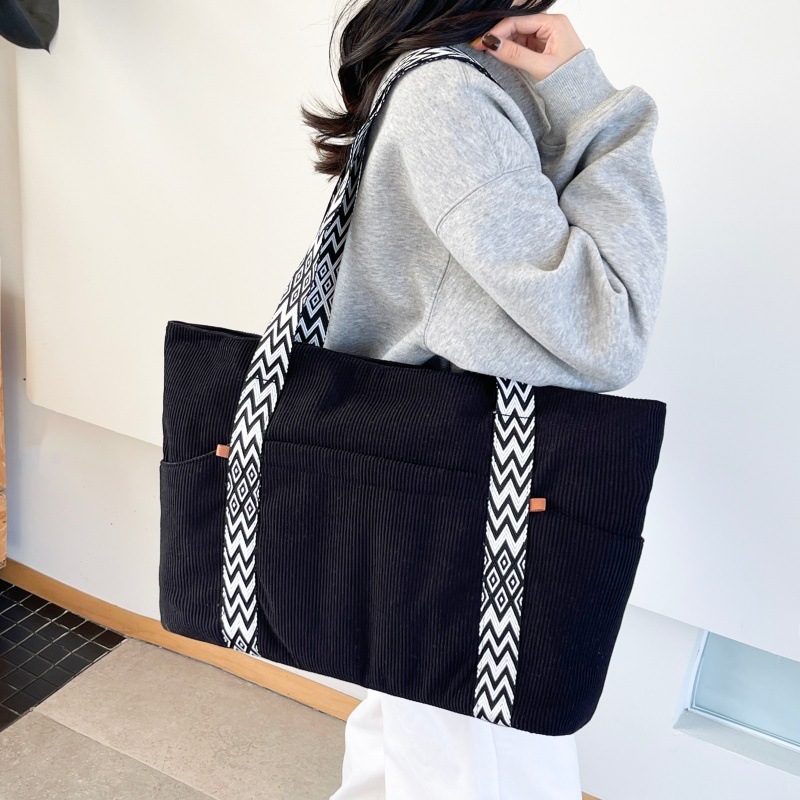 Bolsa de viaje japonesa de diseño casual de nicho nuevo estilo de literatura y arte relajado viento de gran capacidad de viaje de hombro bolso