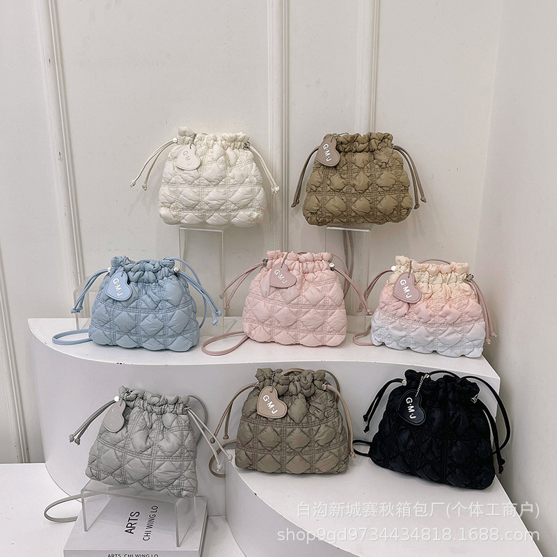 Cross-Border Simple Rhombus Drawstring Pleated Bucket Bag Women's Nylon Cloud Shoulder Crossbody Bag Lightweight Dumpling Bag