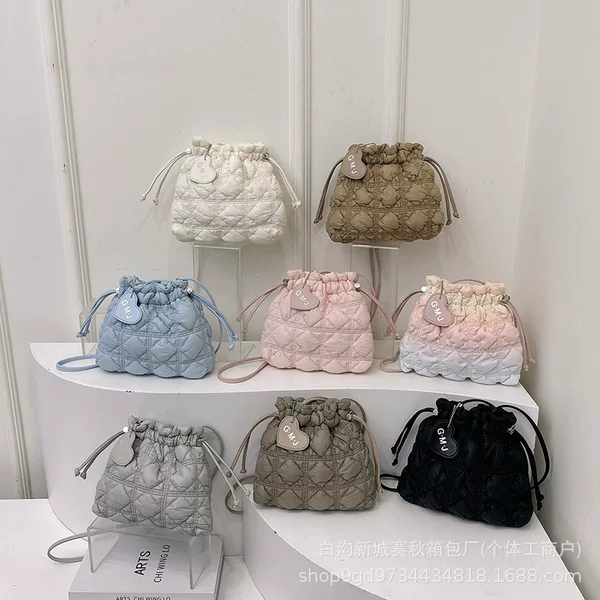 Cross-Border Simple Rhombus Drawstring Pleated Bucket Bag Women's Nylon Cloud Shoulder Crossbody Bag Lightweight Dumpling Bag