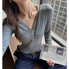 严选莱赛尔天丝韩系打底衫女秋冬磨毛设计感v领纽扣内搭长袖上衣