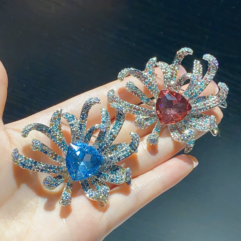 Lüks Avusturya Kristal Krizantem Broşu_voghion.com