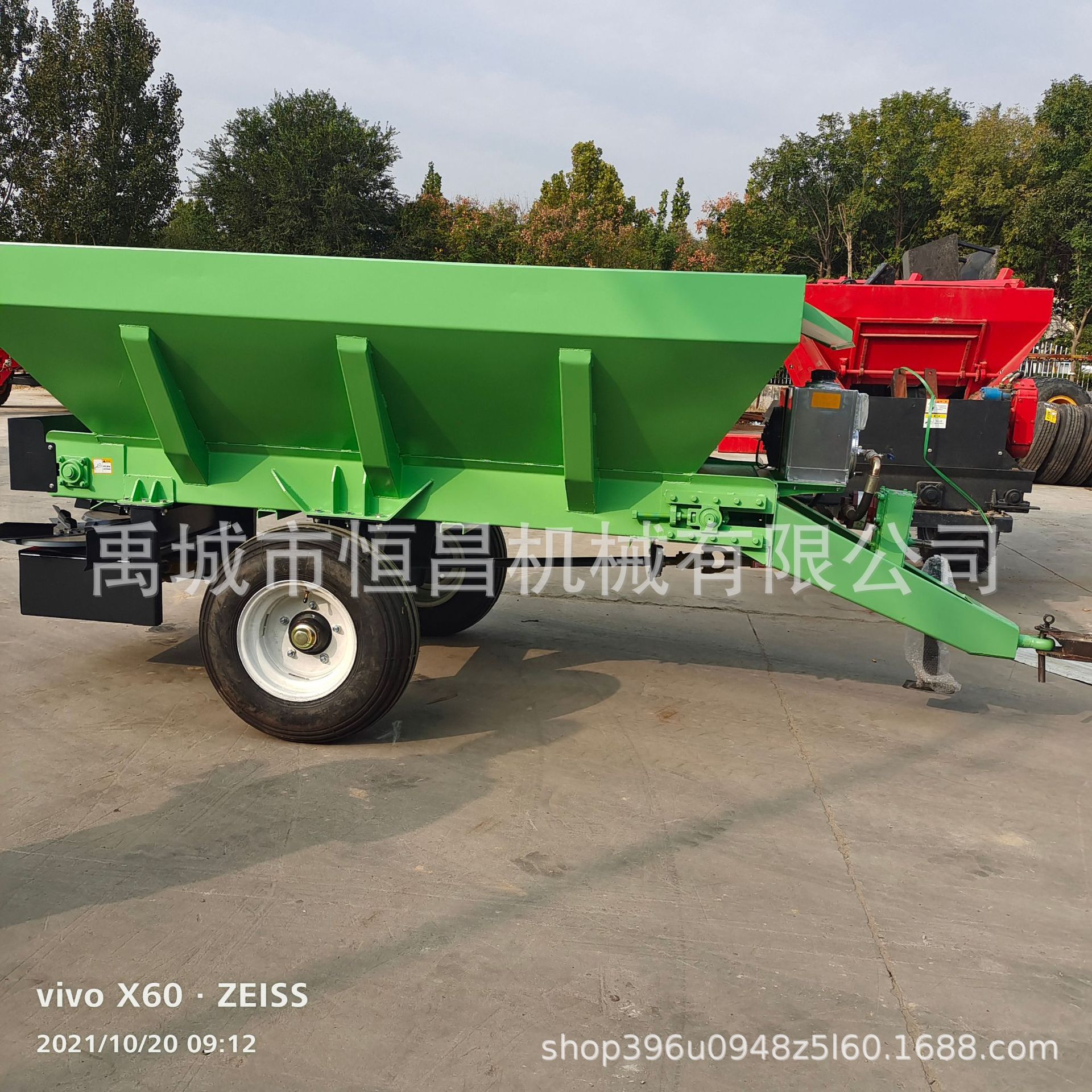 四轮牵引式农田撒肥撒粪车 厂家供应