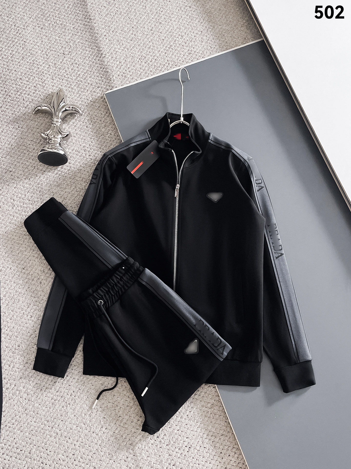 Black 502 / M