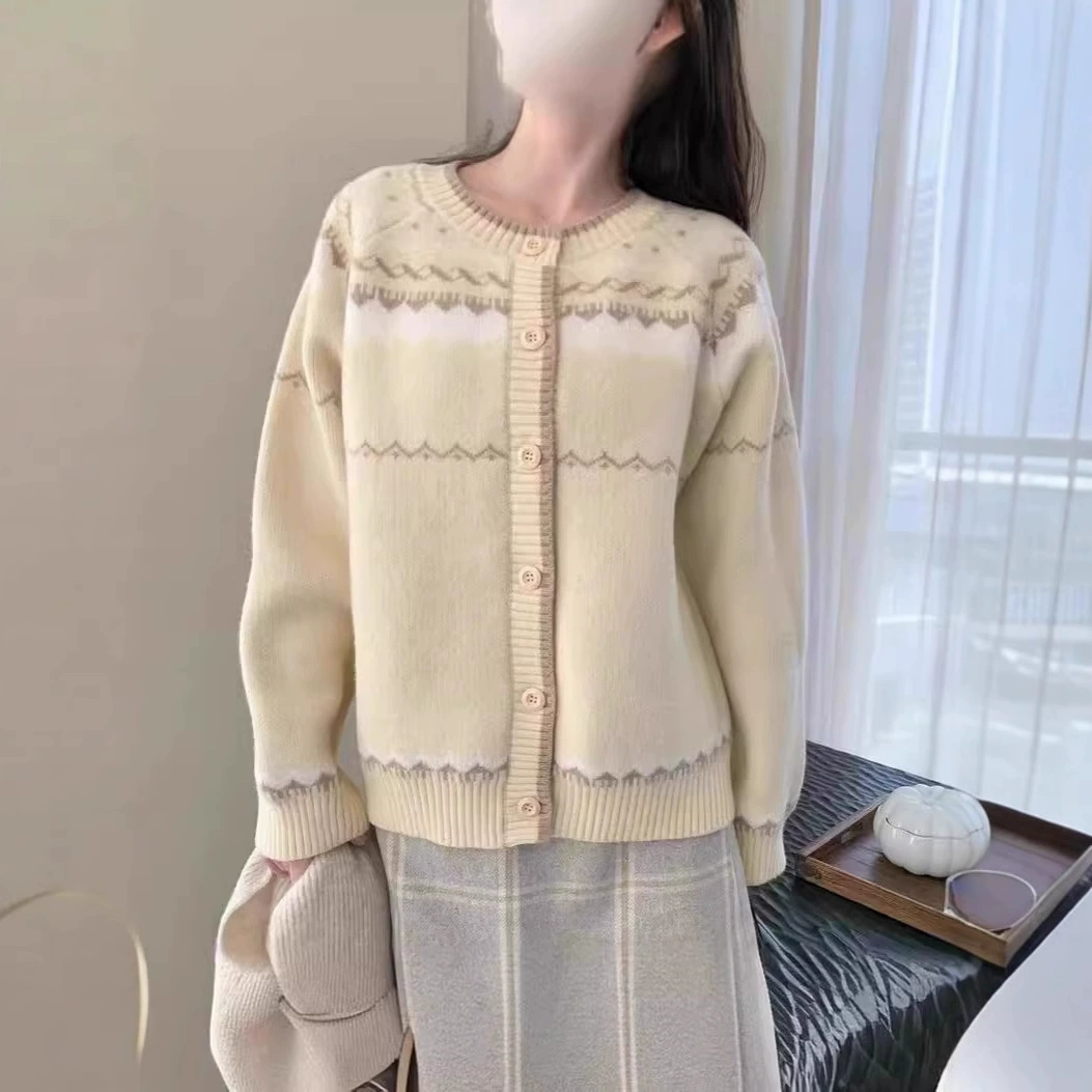 Женский свитер с цветными блоками в корейском стиле и рукавами реглан в стиле Шанель, новая однобортная вязаная куртка-кардиган в полоску, осень-зима 2025 года.