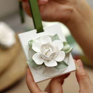 Designer Aromatherapy Handmade Ceramic Fragrance Hanging Car Indoor Long-Lasting Home Wardrobe Pendant Osmanthus Fragrance Souvenir