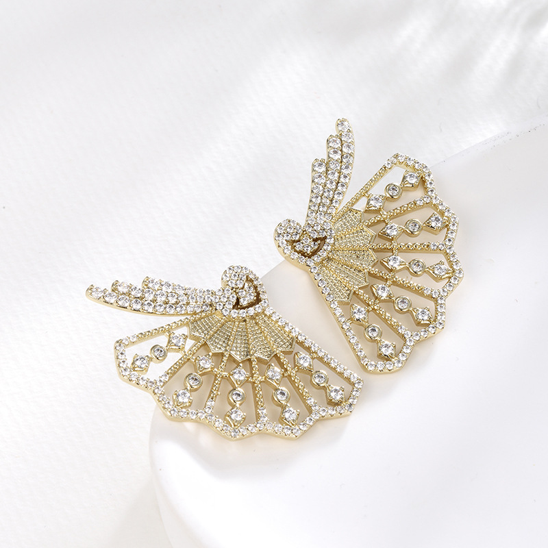 Pendientes de mariposa de moda transfronteriza europea y americana de Xuping, lujo ligero, sentido de alta gama, pendientes de nicho de otoño e invierno, pendientes de diamantes con incrustaciones, mujeres