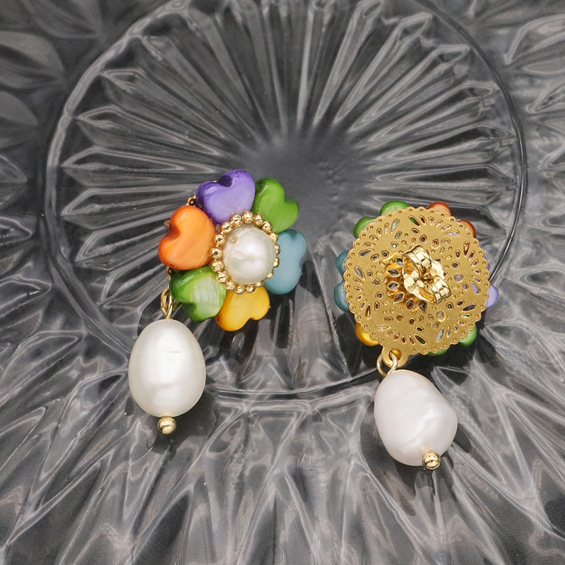Organic retro elegant brand earrings from pearl with zircon