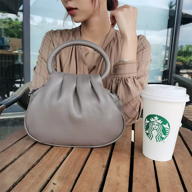 厂家批发2025新款头层牛皮真皮女包云朵包饺子包妈妈包手提斜挎包