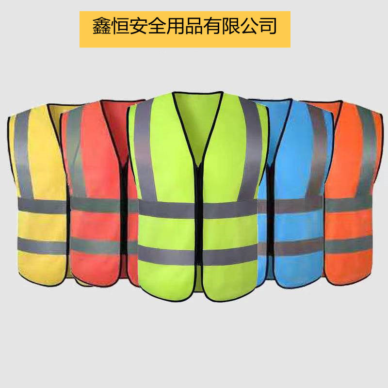 Cuatro chalecos de hombro