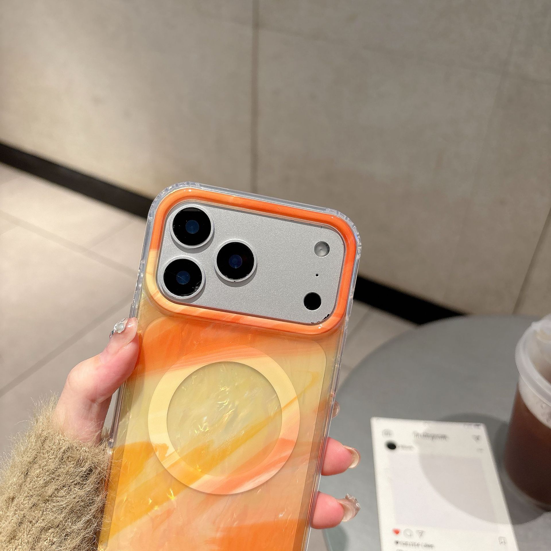 Magnetinis telefono dėklas su gradientu iphone 17 pro max apsauginis_voghion.com