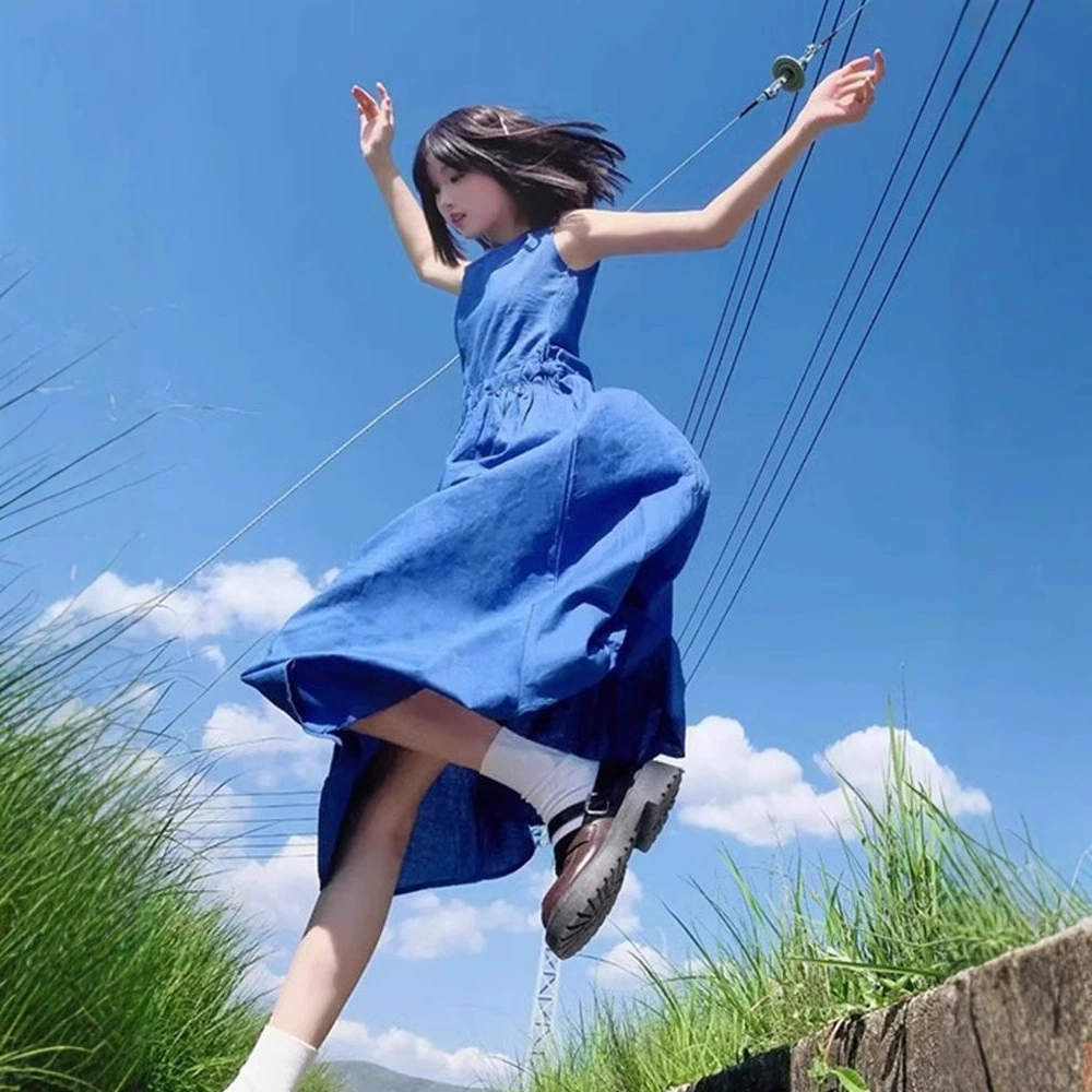 Французское маленькое синее платье без рукавов детское лето 2025 новый пляжный праздник пляжный жилет длинное платье