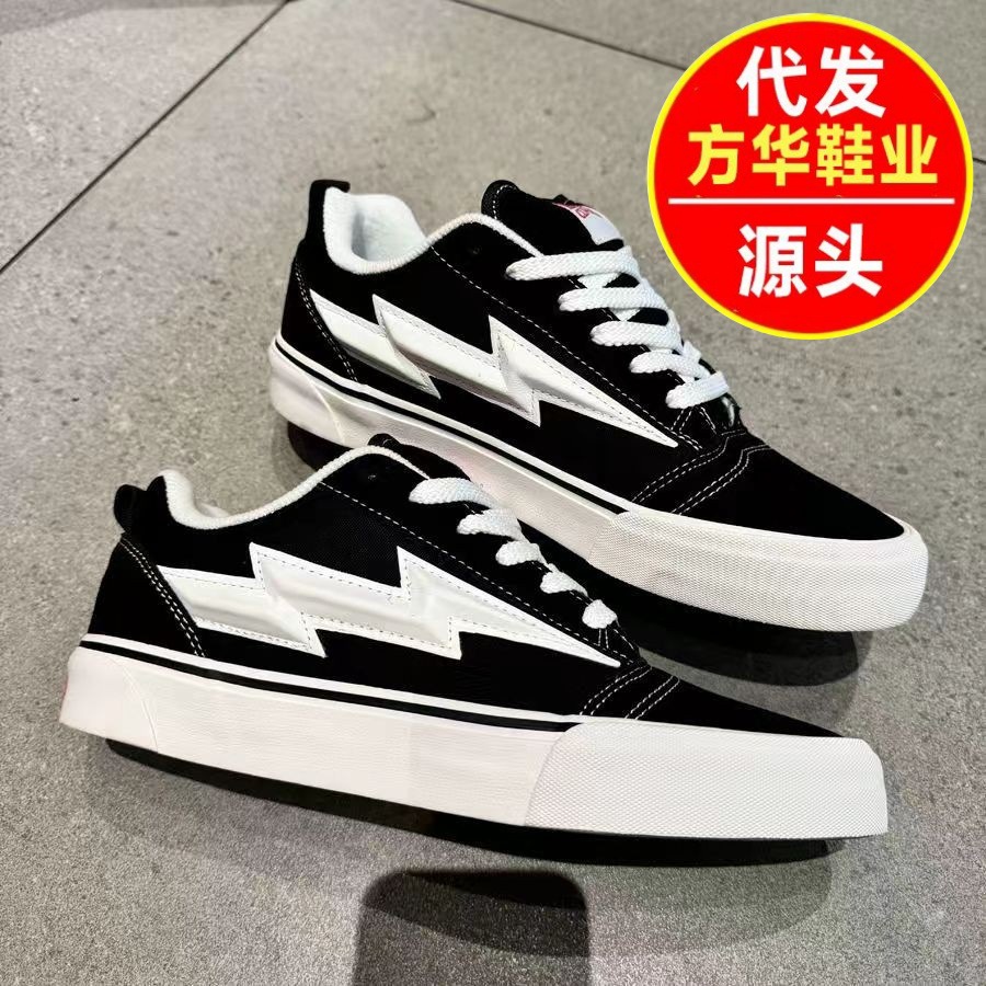 2026 primavera nueva zapatilla relámpago nicho diseño de alta sensación casual universal zapatillas de skate estudiantes zapatos blancos pequeños