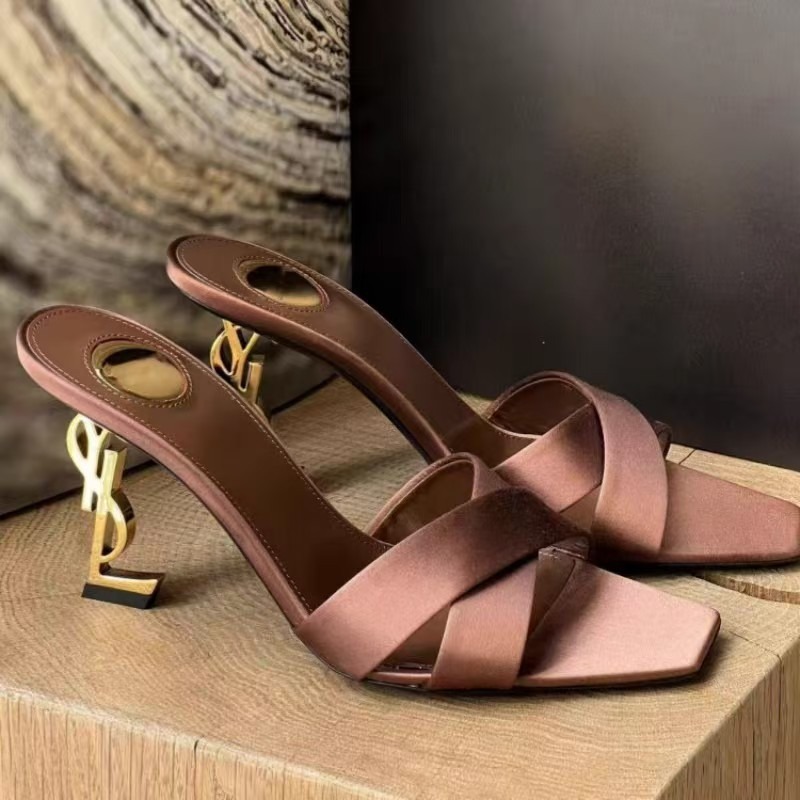 Qadın üçün çarpaz qayışlı yüksək dabanlı sandal