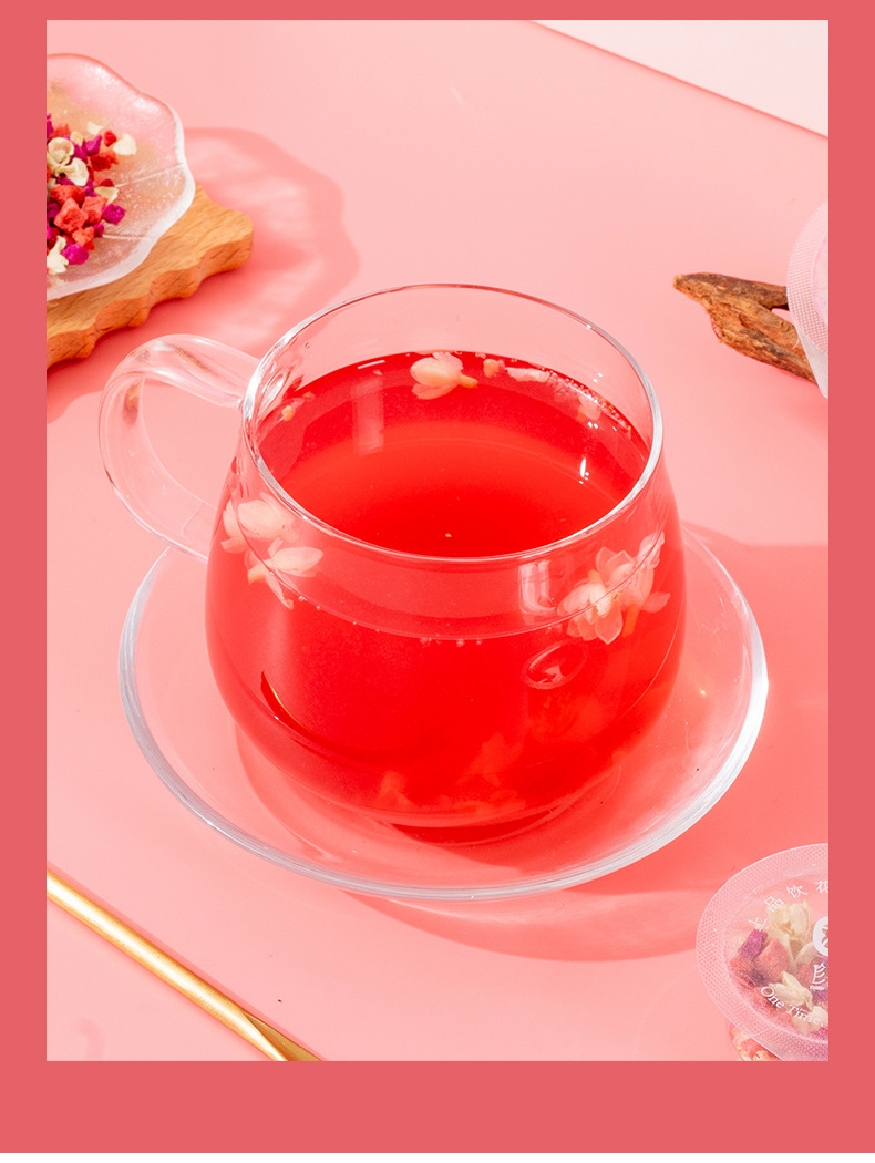 Freeze-Dried Dragon Fruit Double Berry Drink Floral Fruit Tea Blend 60g Sugar-Free Hot Brew Gift Jar in use