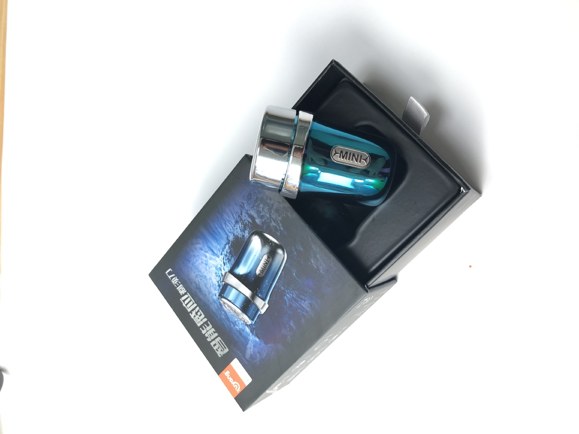 Nueva máquina de afeitar de inducción inteligente transfronteriza sin interruptor eléctrico de los hombres a prueba de agua mini máquina de afeitar portátil