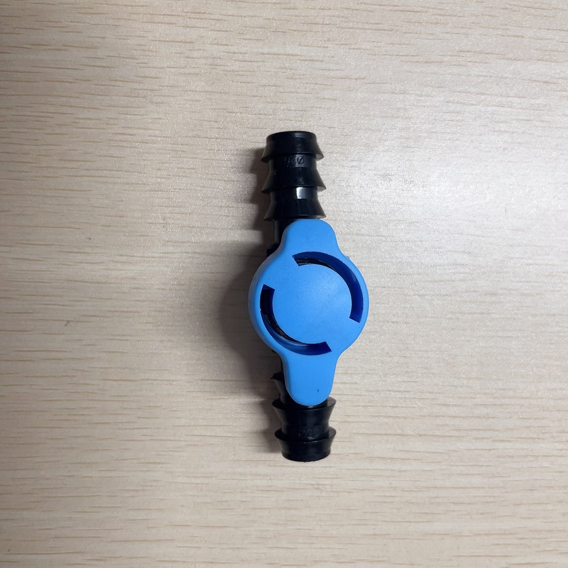 Nuevo mango azul 20 PE tubo a través de la válvula enchufe tubo PE válvula de bola directa micro spray riego por goteo