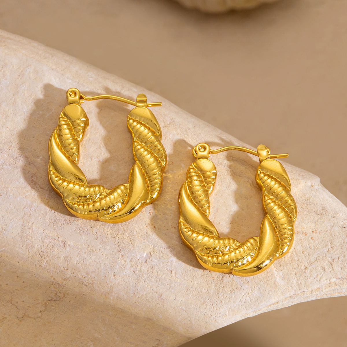 Pendientes hidráulicas para mujer, sensación retro transfronteriza de alta gama, pendientes de joyería de acero de titanio europeo y americano, venta caliente, venta de fábrica de pendientes de acero inoxidable