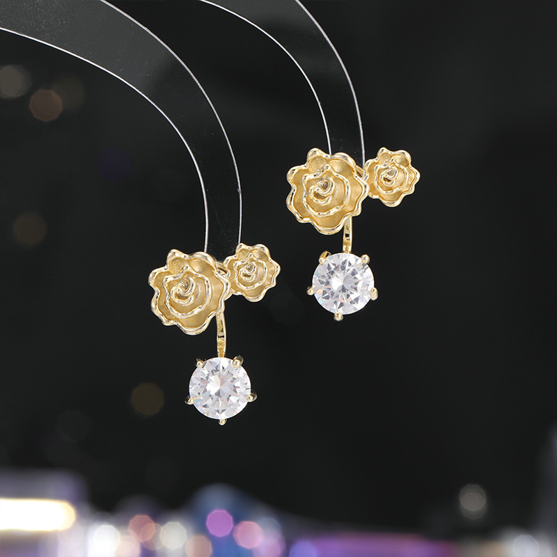 Three dimensional retro small design fashionable universal earrings