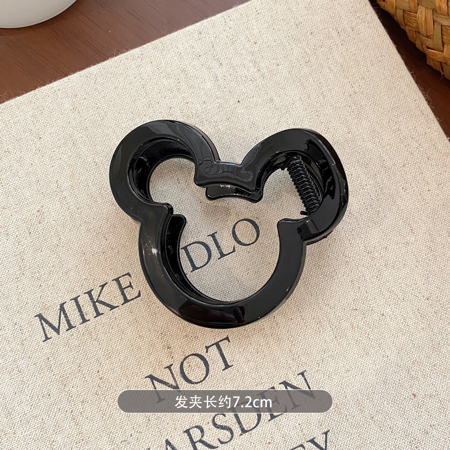 Hollow mickey glossy black