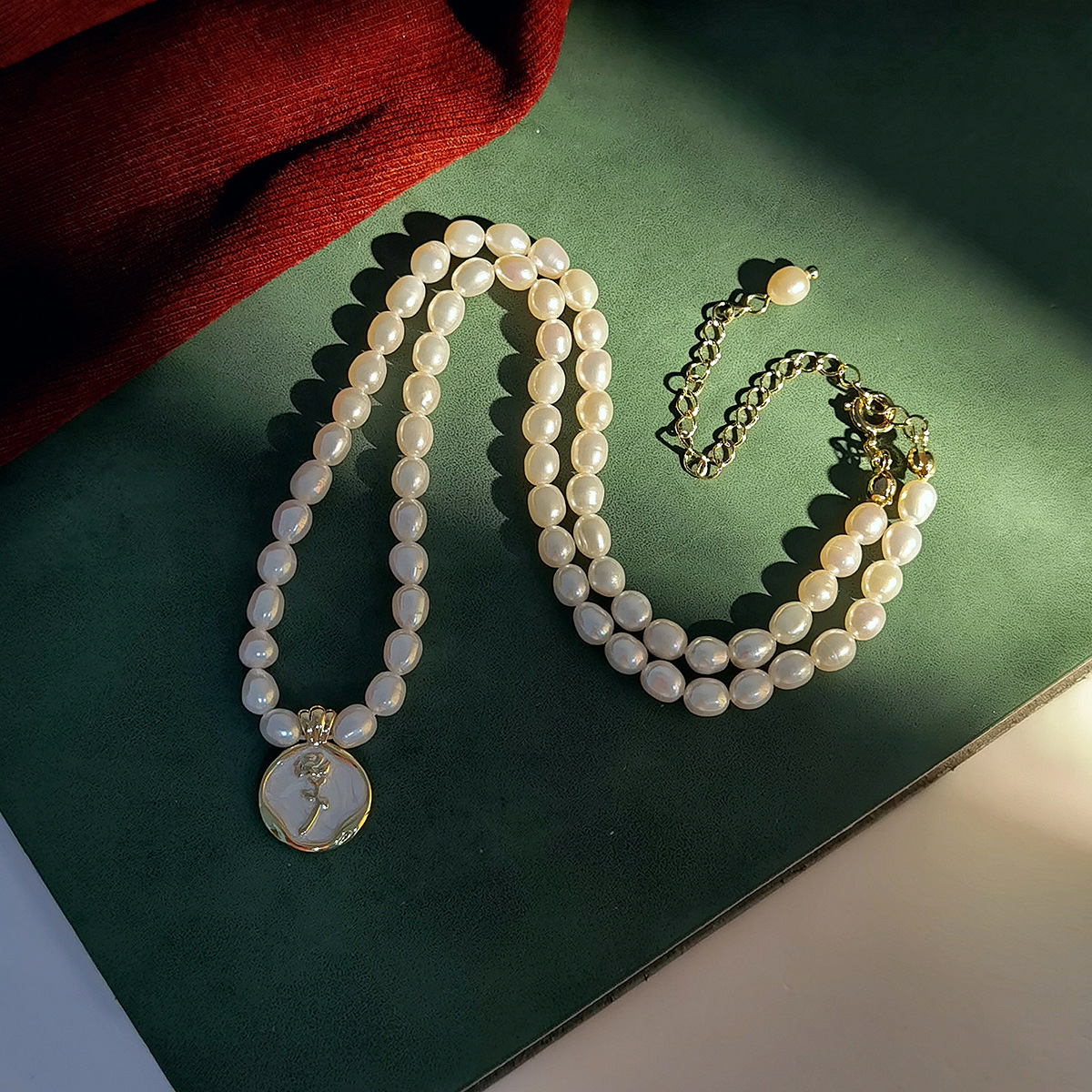 Natural Freshwater Pearl Necklace for Women, French Light Luxury Retro Enamel Pendant, 2022 New Trend Accessory, Clasp Necklace