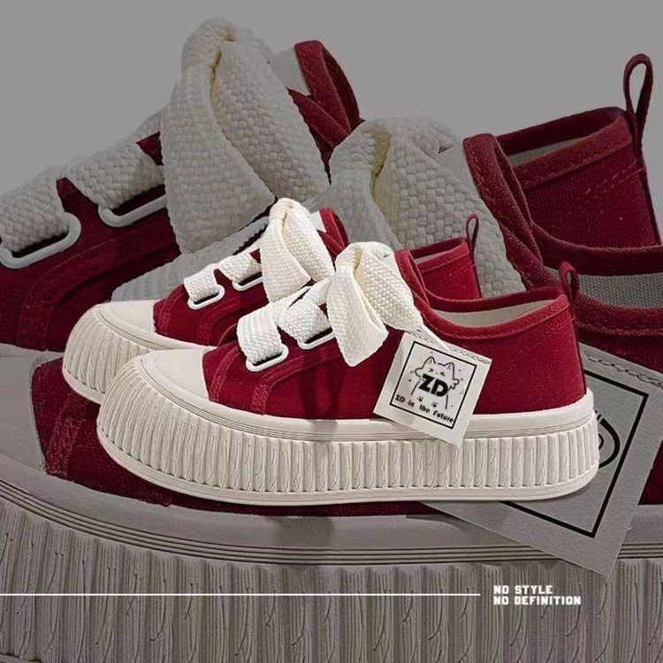 Zapatos de lona de suela gruesa para mujeres 2024 nuevos zapatos blancos transpirables con suela suave, zapatos de skate casuales ligeros para estudiantes en la moda