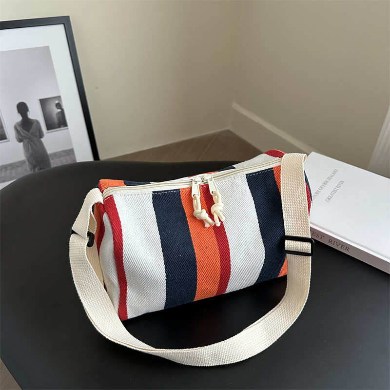 Color contrastante rayas de gran capacidad para mujeres 2024 nueva moda moda bolsa de moda alta sensación de alta calidad bolsa de hombro universal