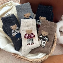R 51754 Furry embroidered crew socks ë��С�ܴ�����Ͳ��
