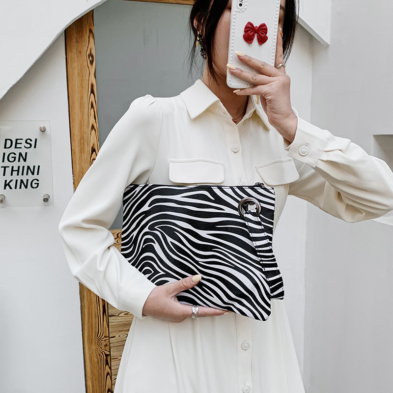 159g Weight Zipper Closure Type / Strap Type Clutch Bag Bags Type Casual, Daily Occasion Pu Leather Material Cows, Zebra, Leopard Pattern All Seasons Season Women's Gender Vintage Style, Classic Style Style Square Shape Small Size Women's Small Pu Leather Cows Zebra Leopard Vintage Style Classic Style Square Zipper Clutch Bag 9