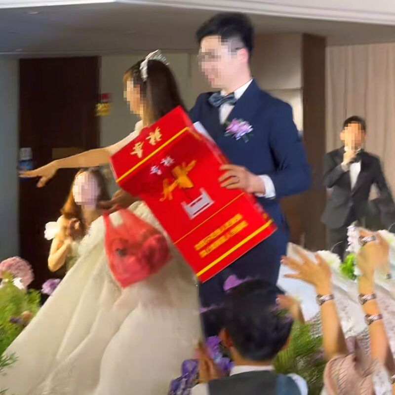 Chinese Spicy Snacks, Extra-Large Cigarette Box-Style Snacks for Wedding Exit, Small Snacks for Wedding Photos, Super-Sized Snacks Chinese Spicy Snacks, Extra-Large Cigarette Box-Style Snacks for Wedding Exit, Small Snacks for Wedding Photos, Super-Sized Snacks