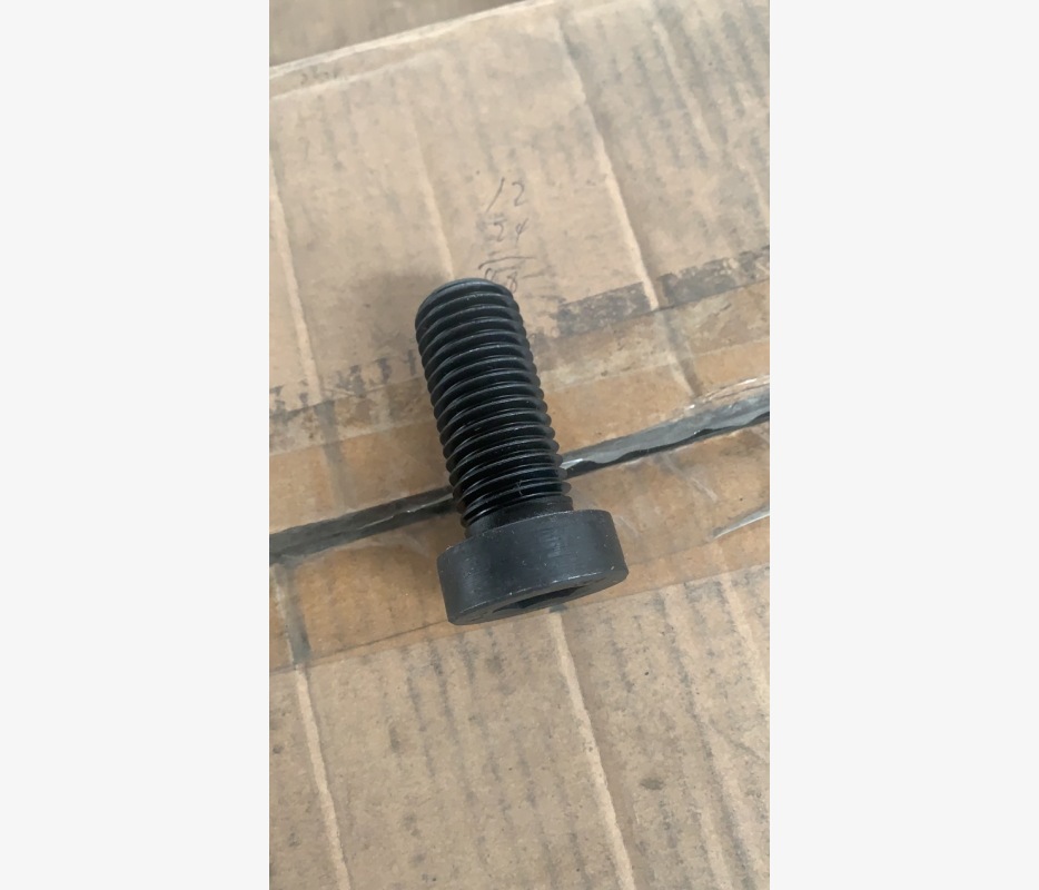 内六角薄圆柱头机螺钉 DIN7984 8.8级 发黑 M24*55