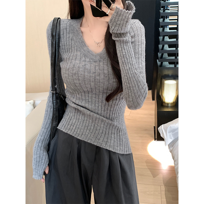 Ningyizi's New Korean V-Neck Pit Strip Knitwear, Waist Slimming Look, Versatile Long-Sleeved Bottoming Shirt for Women
