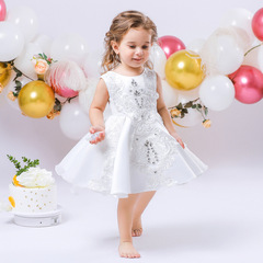 クロスボーダーの赤ちゃんの歳のドレスの女の子の花の子供の結婚の鍛造面の子供の洋風のドレスの誕生日のパーティーの王女のスカート