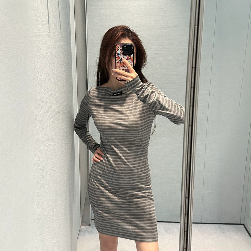 The ultimate version! Shenzhen Nanyou M brand 26 striped long-sleeve dress with a one-shoulder design, a slim-fit mulberry silk short-sleeve dress
