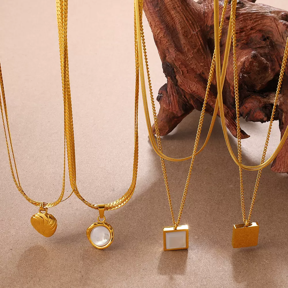 2025新款白贝吊坠项链女款高级感不掉色锁骨链百搭ins风颈链