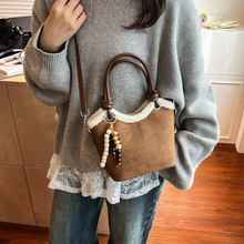 秋冬季流行爆款包包女2025新款撞色百搭斜挎包复古磨砂手提水桶包