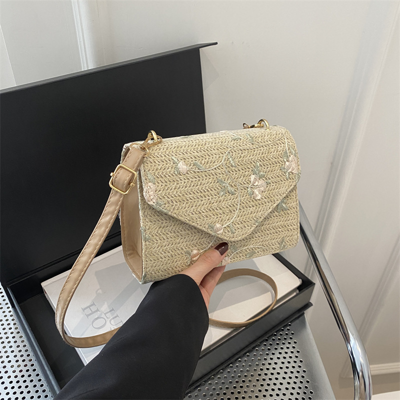 Borsa in paglia intrecciata delicata e alla moda, nuova borsa a tracolla piccola quadrata versatile per la primavera e l'estate 2024._voghion.com