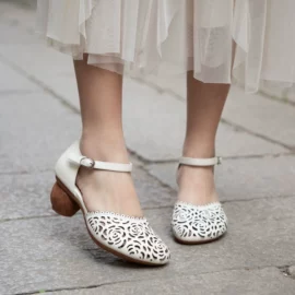 女式休闲单鞋;女式皮靴;平底拖鞋