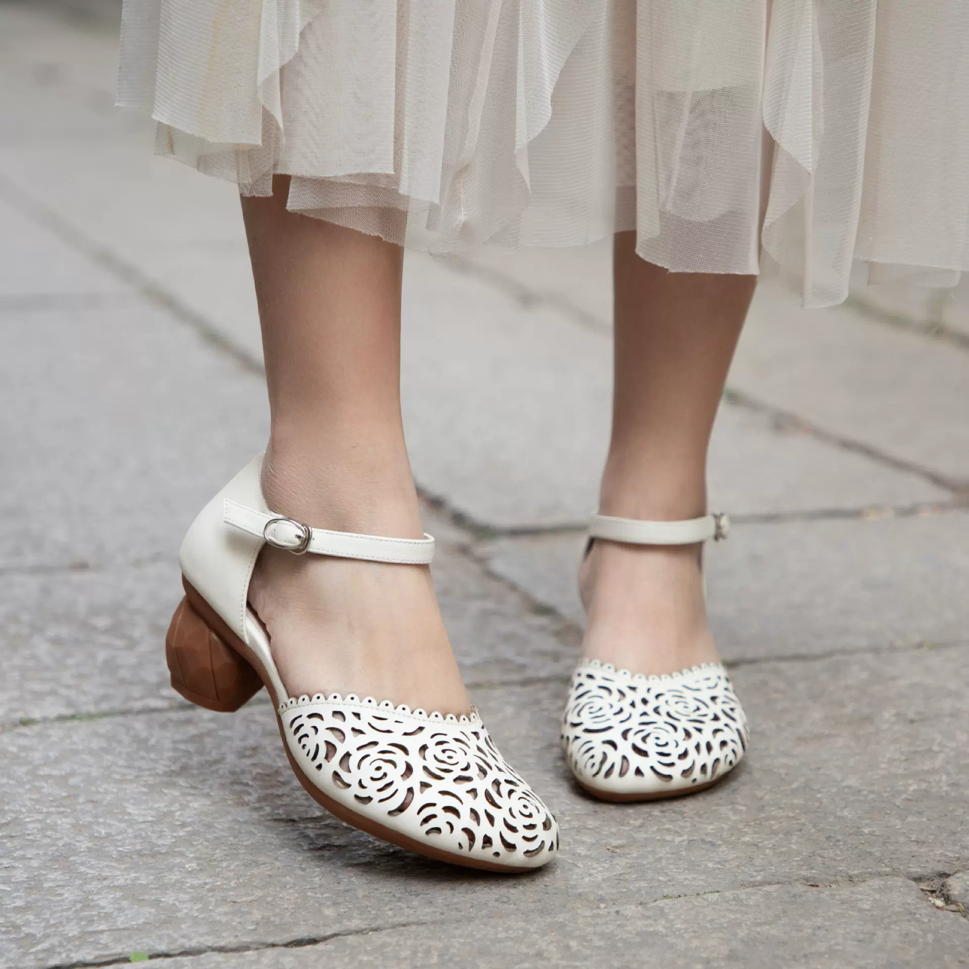 真皮包头凉鞋女夏圆头复古镂空头层牛皮高跟凉鞋复古妈妈鞋批发