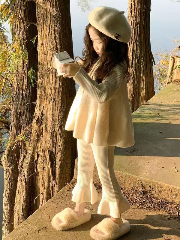 韩版女童2025秋冬新款米白色坑条荷叶廓形毛衣女孩针织上衣喇叭裤|undefined