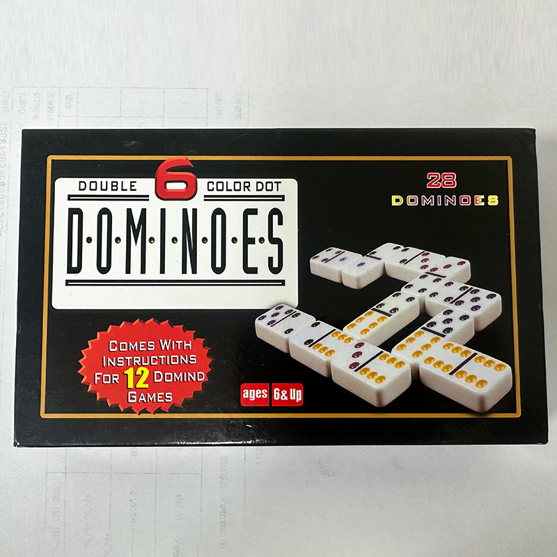 5010 цветная коробка с цветными точками-домино, размер: 5x2,5x1 см.