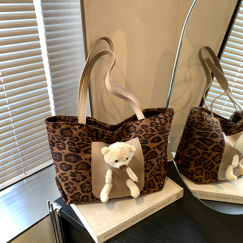 Bolsas de lona de leopardo transfronterizas de gran capacidad para mujeres 2024 nuevo otoño y invierno versátil bolsa de compras de hombro casual bolsa de mano