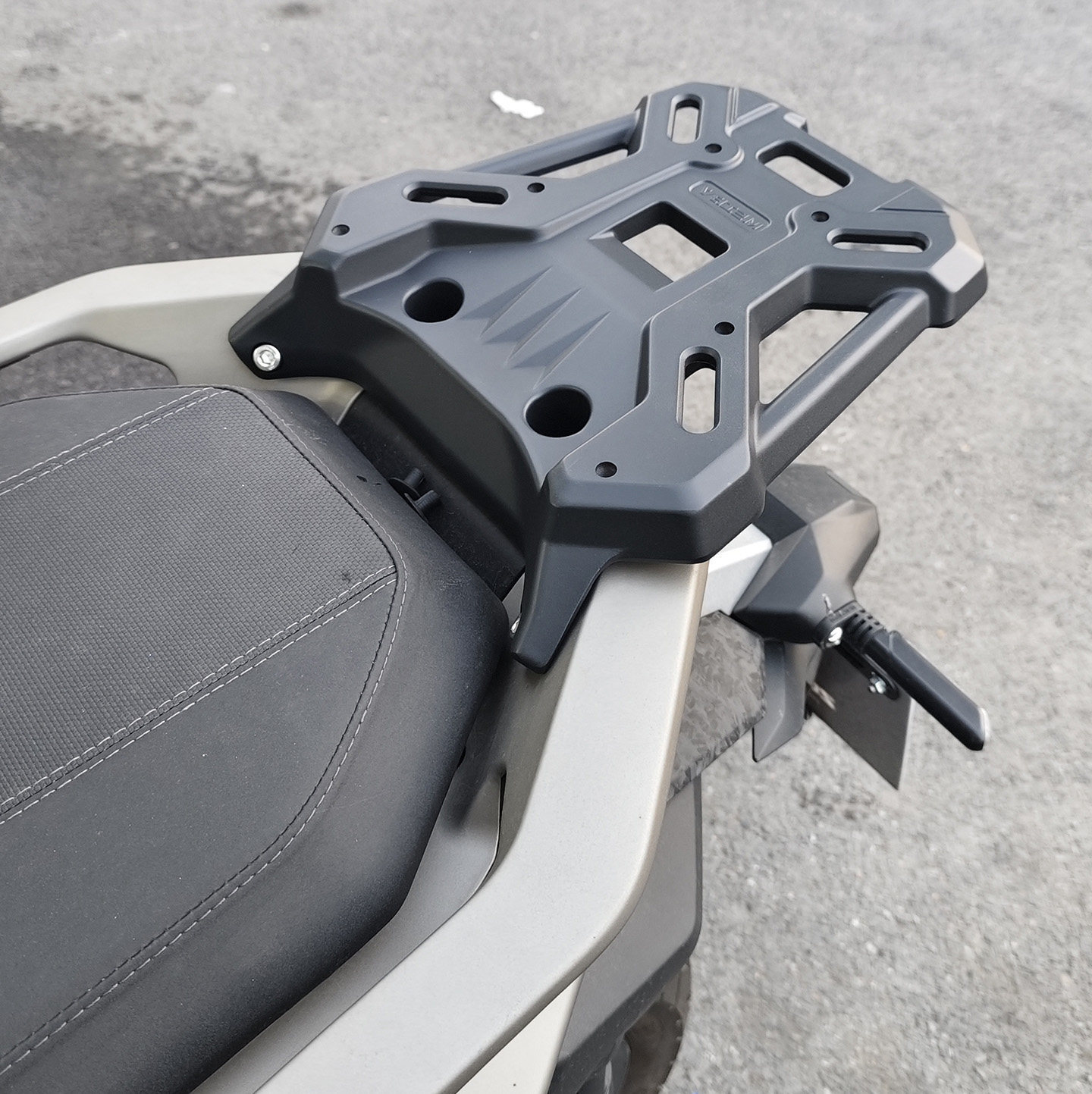 Suitable for 24-26 Models of Zontes 368g Motorcycles, Modified Aluminum Alloy Integrated Luggage Rack, Tail Box Bracket, Rear Rack