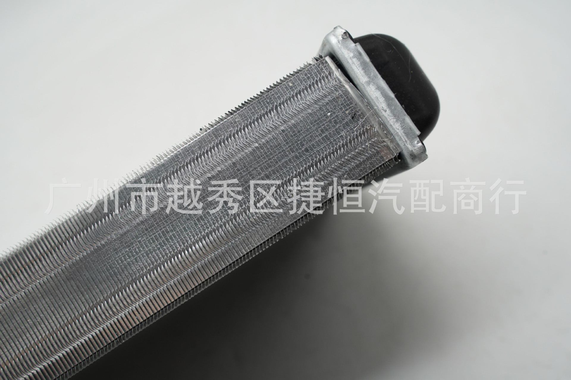 Suitable for Volvo Old XC90 S80 S60 air -conditioned warm feng water tank heating water tank 4